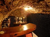 Caveau de dégustation du Domaine Daniel Voluet à Juliénas Caveau de dégustation du Domaine Daniel Voluet à Juliénas