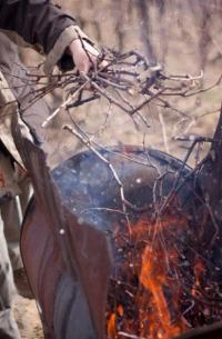 L'hiver semble arriver ........ notre vignoble de Juliénas et la nature dans son ensemble tardent à s'endormir ! Rien n'arrête les vignerons qui continuent inlassablement de tailler cep après cep, ici se prépare  le futur millésime. 